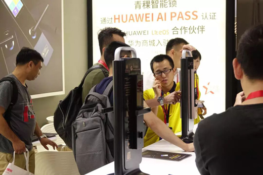 一把锁惊艳广州建博会,HUAWEI AI PASS携手青稞智能锁震撼发声